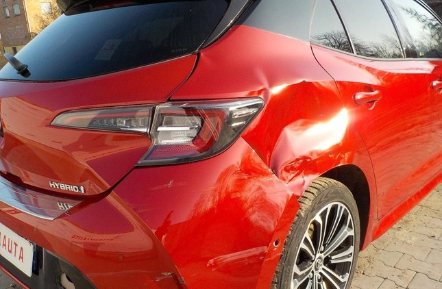 Toyota Corolla cena 53900 przebieg: 61256, rok produkcji 2019 z Pabianice małe 667